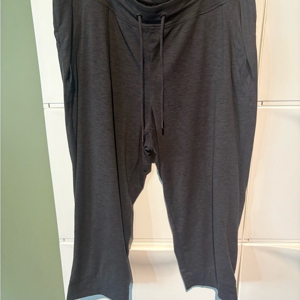 Reitmans gray Capris